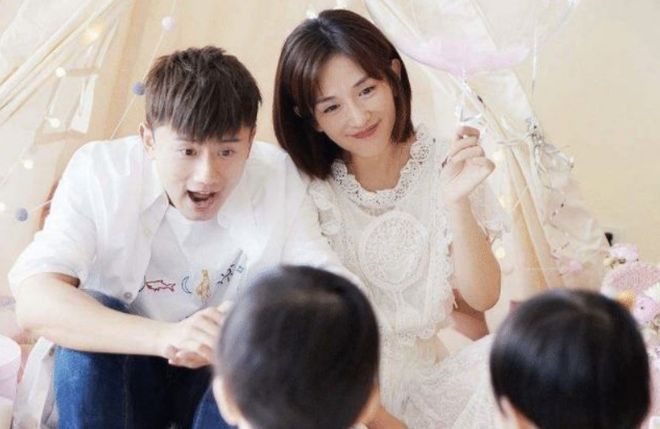 年“被离婚”10次为何她的婚姻依旧是天花板的存在？j9国际站不藏了？谢娜公开回应怀孕生4孩！结婚13(图4)